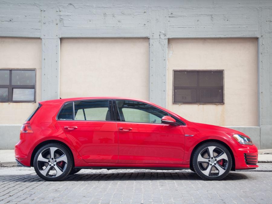  Volkswagen Golf GTi 5-Door 2015 года  (US) (фото 2 из 6)